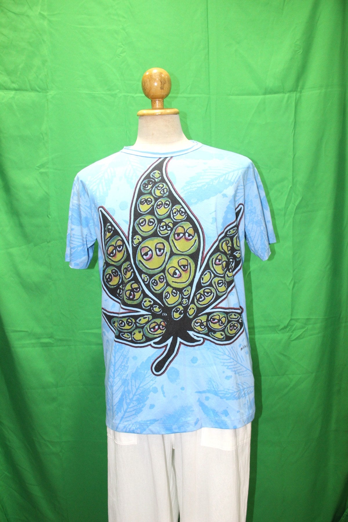 Happy Leaf in Blue Tees from Thailand — garment detail