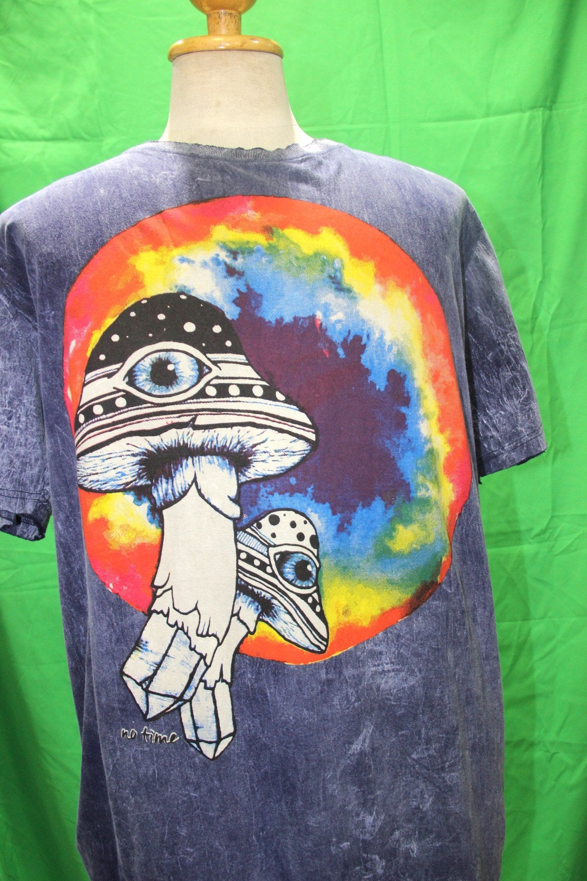Mushrooms UFO — garment detail
