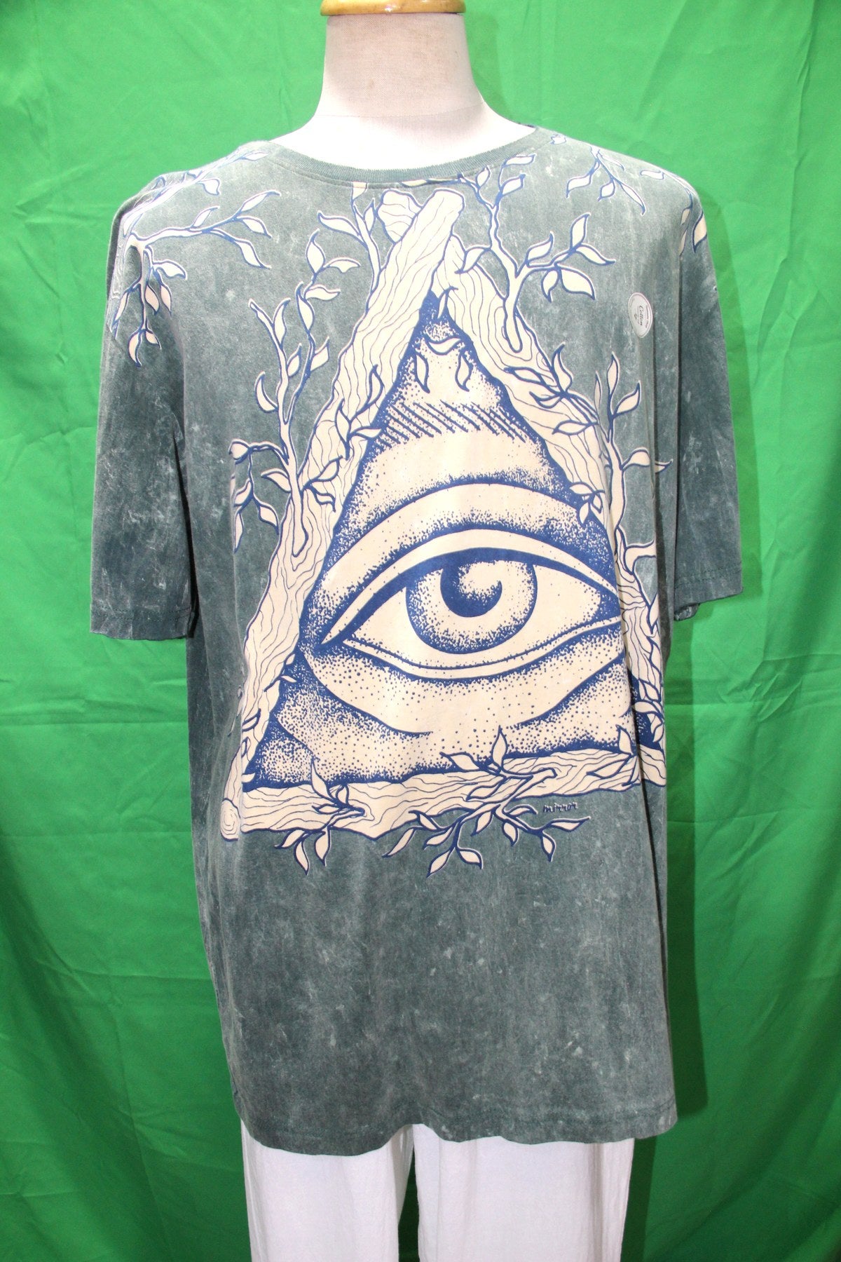 Bermuda Eye — garment detail