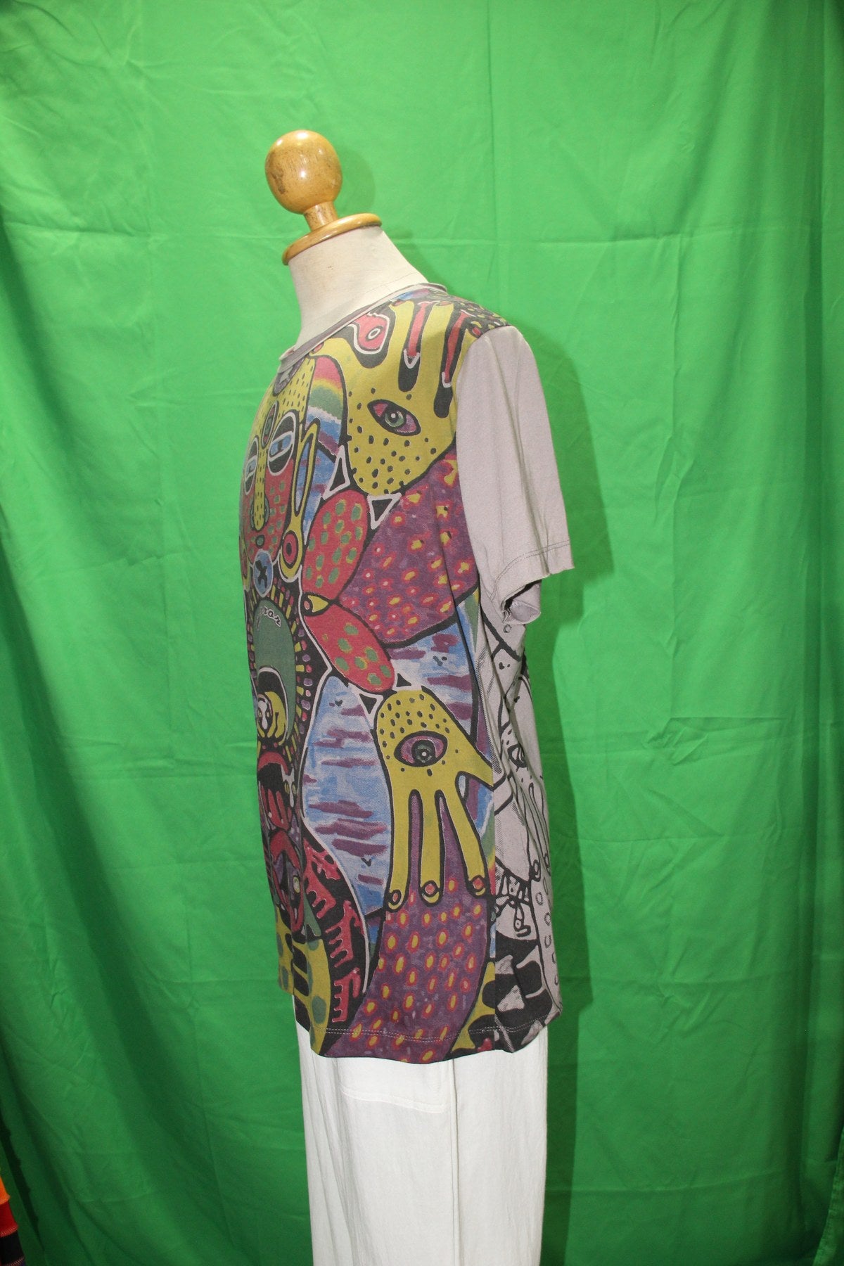 Mud Color Tribalism Short Sleeve Tees — garment detail