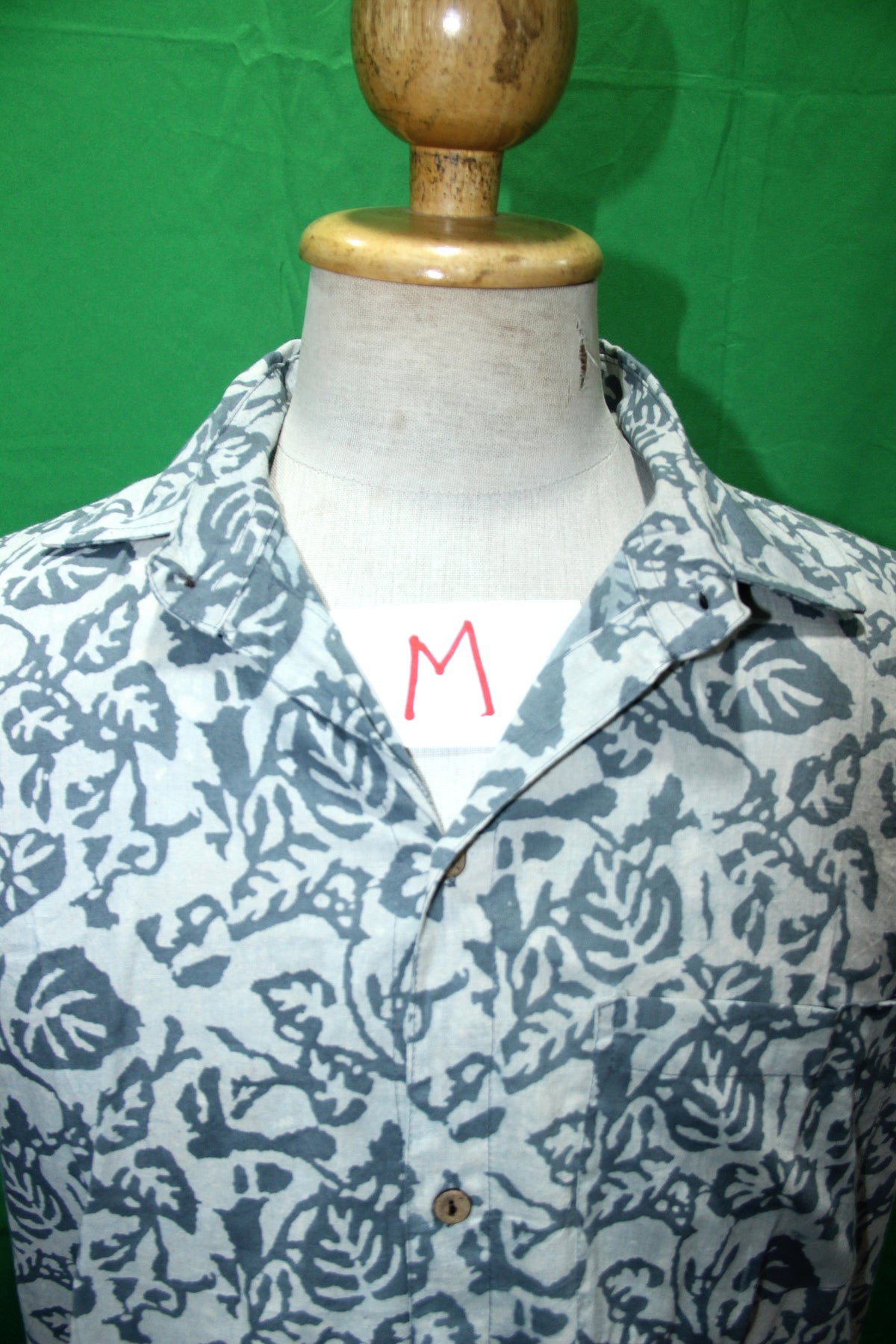 Silver Paisley Garden men's Hawaiian shirt — fabric detail