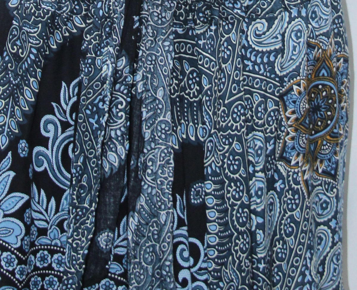 Black White Paisley Ring Detail Short Skirt — real fabric detail